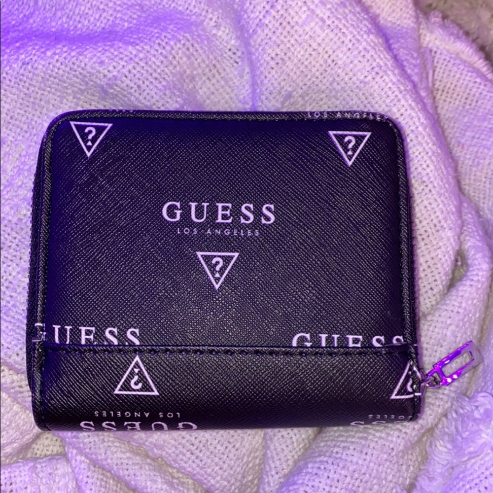 GUESS wallet - Picture 2 of 5